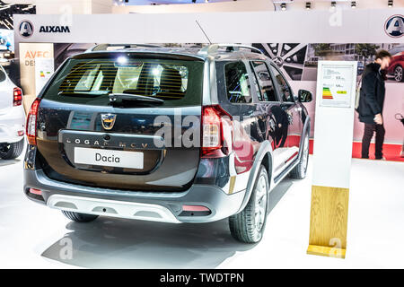 Paris, Frankreich, Oktober 02, 2018: DACIA LOGAN MCV Stepway bei Mondial Paris Motor Show, Automobile Dacia stand, Rumänische Automobilhersteller Stockfoto