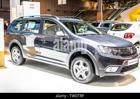 Paris, Frankreich, Oktober 02, 2018: DACIA LOGAN MCV Stepway bei Mondial Paris Motor Show, Automobile Dacia stand, Rumänische Automobilhersteller Stockfoto