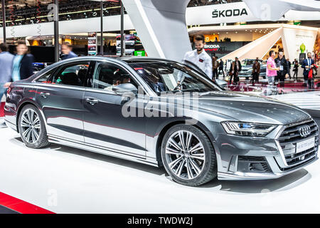 Paris, Frankreich, Oktober 02, 2018: Audi A8 50 TDI quattro 4. Gen, D5 bei Mondial Paris Motor Show, in voller Größe, Luxuslimousine von der Audi AG produziert Stockfoto