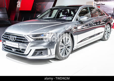 Paris, Frankreich, Oktober 02, 2018: Audi A8 50 TDI quattro 4. Gen, D5 bei Mondial Paris Motor Show, in voller Größe, Luxuslimousine von der Audi AG produziert Stockfoto