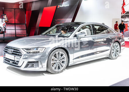 Paris, Frankreich, Oktober 02, 2018: Audi A8 50 TDI quattro 4. Gen, D5 bei Mondial Paris Motor Show, in voller Größe, Luxuslimousine von der Audi AG produziert Stockfoto