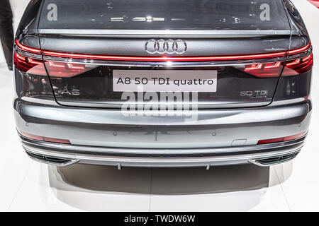 Paris, Frankreich, Oktober 02, 2018: Audi A8 50 TDI quattro 4. Gen, D5 bei Mondial Paris Motor Show, in voller Größe, Luxuslimousine von der Audi AG produziert Stockfoto