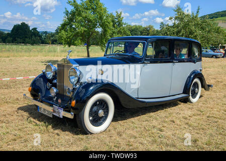 Rolls-Royce Silver Wraith, Baujahr 1950, auf einer Wiese, Veldenz, mittleren Mosel, Rheinland-Pfalz, Deutschland Stockfoto