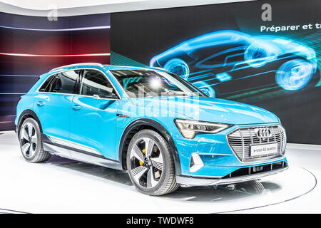 Paris, Frankreich, 02 Oktober, 2018 elektrische Audi e-tron 55 quattro SUV hohe Spannung Batterie, elektrische Motor Motor bei Mondial Paris Motor Show Stockfoto