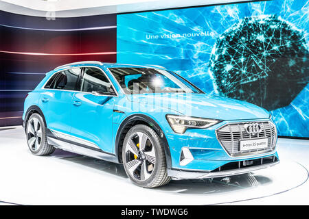 Paris, Frankreich, 02 Oktober, 2018 elektrische Audi e-tron 55 quattro SUV hohe Spannung Batterie, elektrische Motor Motor bei Mondial Paris Motor Show Stockfoto