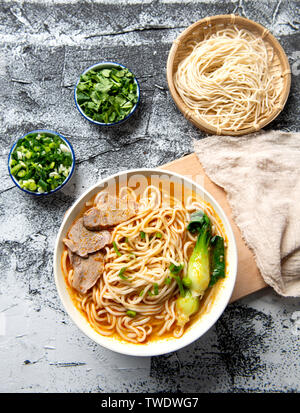 Geschmortes Rindfleisch Nudeln Stockfoto