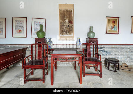 Klassische Möbel aus der Qing Dynastie Halle von Wei Manor, Wei Ji Stadt, Huimin County in der Provinz Shandong Stockfoto