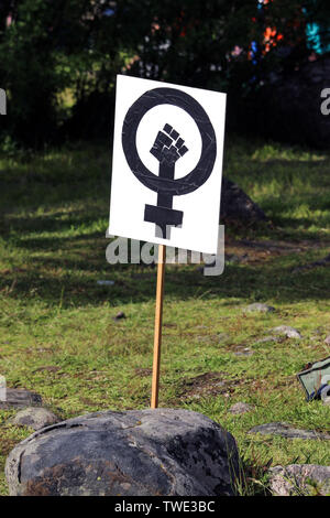 Helsinki Pride Parade 2015 nach - Partei in Kaivopuisto Park in Helsinki, Finnland Stockfoto