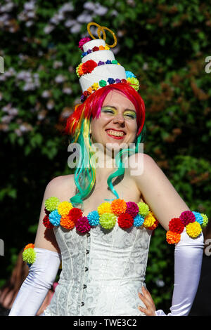 Helsinki Pride Parade 2015 nach - Partei in Kaivopuisto Park in Helsinki, Finnland Stockfoto