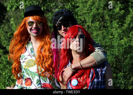 Helsinki Pride Parade 2015 nach - Partei in Kaivopuisto Park in Helsinki, Finnland Stockfoto