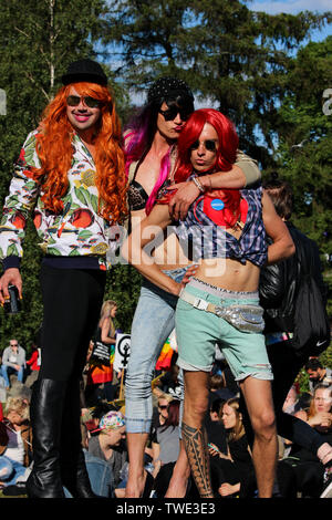 Helsinki Pride Parade 2015 nach - Partei in Kaivopuisto Park in Helsinki, Finnland Stockfoto