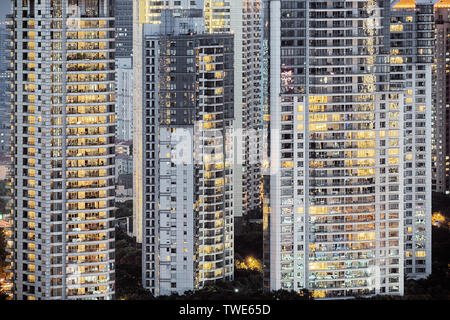 Nachtansicht der städtischen Wohngebäude in Shanghai Stockfoto