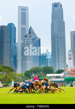 Singapur - Jan 16, 2017: Zwei laienhaften Rugby Team play Rugby in Singapore Downtown Stockfoto