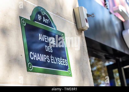 Paris, Frankreich, 11. Oktober 2018: Avenue des Champs-Elysees, der Name ist Französisch für den Elysischen Feldern, das Paradies für tote Helden in der Griechischen Mythologie Stockfoto