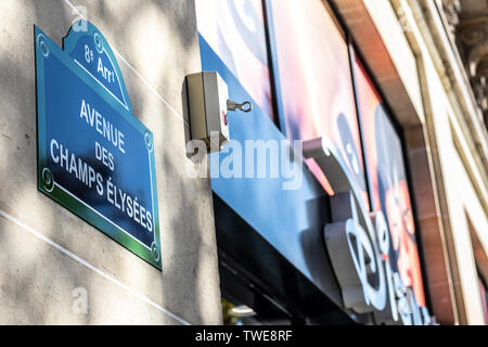 Paris, Frankreich, 11. Oktober 2018: Avenue des Champs-Elysees, der Name ist Französisch für den Elysischen Feldern, das Paradies für tote Helden in der Griechischen Mythologie Stockfoto