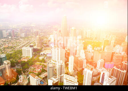 Luftbild mit der Skyline von Kuala Lumpur, die Hauptstadt Malaysias, Südostasien. Stockfoto