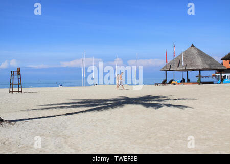 Schatten von Palmen am Strand, Langkawi Island, Malaysia Stockfoto