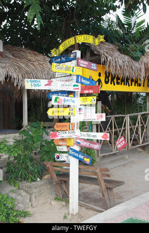 Schild vor einem Café, Malaysia Stockfoto