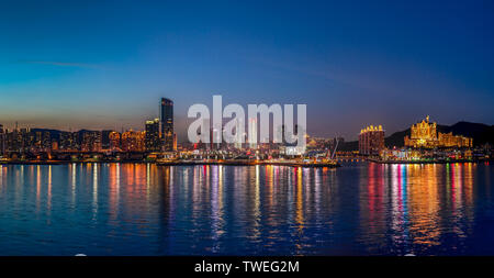 Nacht Starbay in Dalian. Stockfoto