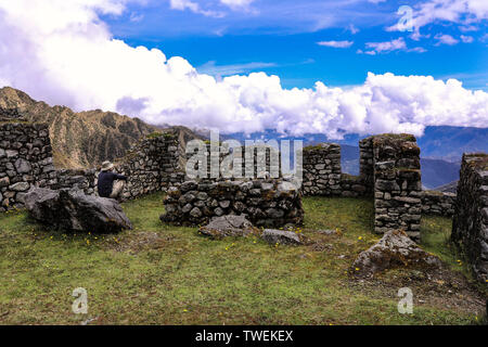 Sayacmarca, Peru. 02 Mai, 2019. Die Ruinen von Sayacmarca auf 3580 Meter in der Region Cusco; Provinz Urubamba im Bezirk Machu Picchu Credit: Tino Plunert/dpa-Zentralbild/ZB/dpa/Alamy leben Nachrichten Stockfoto