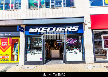 Skechers Schuhe, Plymouth, Devon, UK, England, Skechers Schuhgeschäft, Skechers, Schuhe, SKECHERS logo, Skechers, Skechers shop vorne, Stockfoto