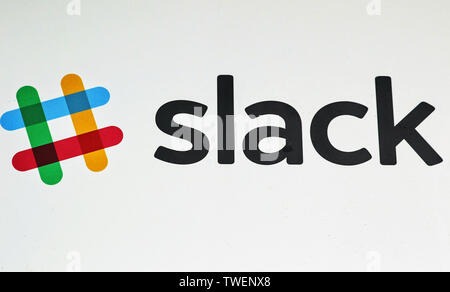 San Francisco, USA. 07 Mär, 2016. Den Durchhang logo, am Stammsitz in San Francisco. Die Office Communications Service Durchhang sein Debüt an der New Yorker Börse am Donnerstag (20.06.2019). Die Börse Vermittlungsapparat und dem Referenzpreis für die Anteile bei 26 Dollar. Credit: Christoph Dernbach/dpa/Alamy leben Nachrichten Stockfoto