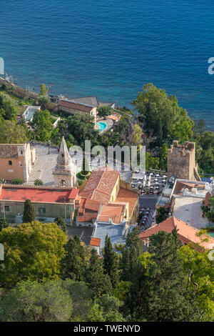 Blick auf das Stadtzentrum von Taormina, Sizilien, Italien, Europa Stockfoto