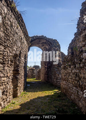 LUNI, Massa Carrara, ITALIEN Juni 2, 2019: Archäologische Überreste von antiken römischen Zeiten an Luni. Aka Portus Lunae. Arch detail. Stockfoto