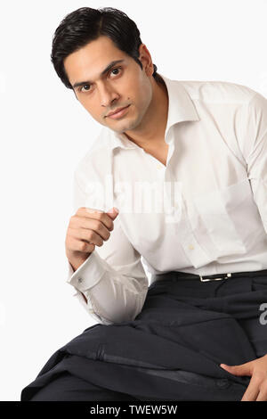Porträt von ein indischer Geschäftsmann sitzen Stockfoto