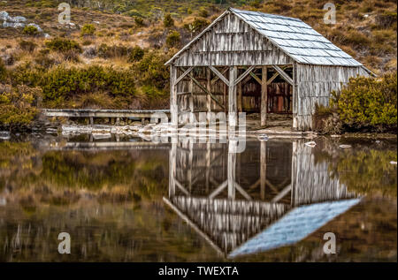 Die Yacht Halle auf der malerischen Dove Lake, Cradle Mountain, Tasmanien. Stockfoto