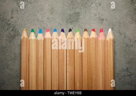 Gruppe von Bleistiften auf einen Tisch. Stockfoto