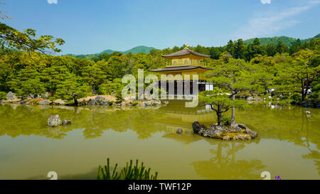 Kyoto, Japan, 30., Mai, 2017. Die shariden an Rokuon-ji, allgemein bekannt als die Goldene Pavillon (Kinkaku-ji), offiziell genannten Rokuon-ji. Stockfoto