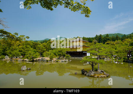 Kyoto, Japan, 30., Mai, 2017. Die shariden an Rokuon-ji, allgemein bekannt als die Goldene Pavillon (Kinkaku-ji), offiziell genannten Rokuon-ji. Stockfoto