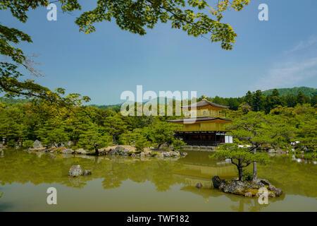 Kyoto, Japan, 30., Mai, 2017. Die shariden an Rokuon-ji, allgemein bekannt als die Goldene Pavillon (Kinkaku-ji), offiziell genannten Rokuon-ji. Stockfoto