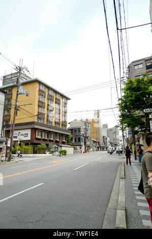 Kyoto, Japan, 30., Mai, 2017. Der Blick auf die Straße von Kyoto, Kyoto offiziell Stadt, ist die Hauptstadt der Präfektur Kyoto, in der Kansai Region Stockfoto