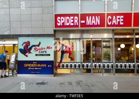 Tokio, Japan, 1, Juni, 2017. Die Spider-Man-cafe in Roppongi Hills. Roppongi Hills ist ein Entwicklungsprojekt in Tokio und eines der größten japanischen Inte Stockfoto