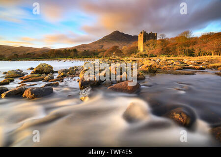 Moy Castle am Loch Buie kurz vor Sonnenuntergang eingefangen. Stockfoto