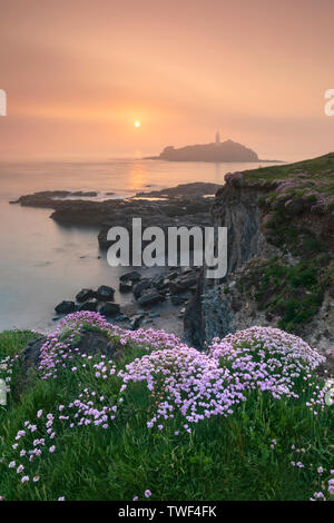 Godrevy Leuchtturm kurz vor Sonnenuntergang eingefangen. Stockfoto