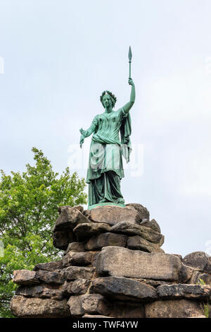 Statue des Friedens von Joseph Durham und König Edward VII. in Kloster Park, Friern Barnet, London, UK. Stockfoto