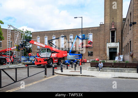 Die Dreharbeiten am Hornsey Rathaus, Crouch End, London, UK, 2019 Stockfoto