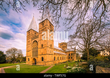 Im Westen und Süden der Southwell Minster, die Kathedrale von Nottinghamshire. Stockfoto