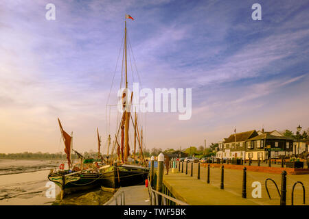 Thames sailing Lastkähne festgemacht am Kai in Maldon. Stockfoto