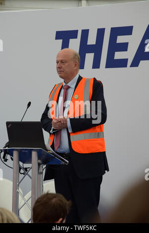 Long Marston, Warwickshire, Großbritannien. 20. Juni 2019. Rt Hon Chris Grayling MP, der Staatssekretär für Verkehr Adressen ein Publikum von Rail Industry Professionals bei Rail Live 2019. Die zweitägige Veranstaltung ist der UK Showcase von neuer Technologie und Innovation für die Bahnindustrie. Credit: G. S. Essex/Alamy leben Nachrichten Stockfoto