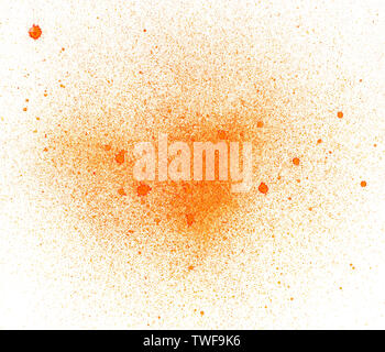 Grunge Aquarell Hintergrund. Orange Tintentropfen auf weißen isoliert. Viele kleine Tropfen und einige größere Tropfen in hellen Orange. Stockfoto