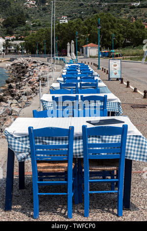 Warten auf Kunden in Skopelos Stadt, Nördliche Sporaden Griechenland. Stockfoto