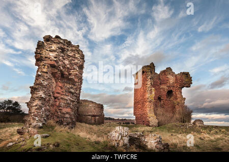 Rotes Schloss in Lunan Bay an der Küste von Angus von Schottland. Stockfoto