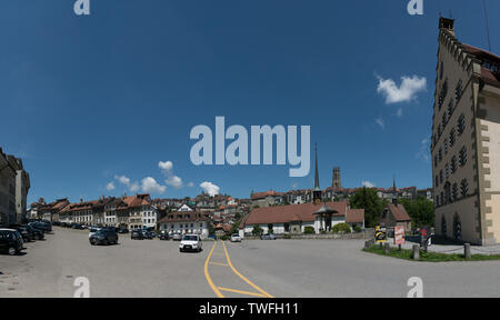 Fribourg, FR/Schweiz - vom 30. Mai 2019: Blick auf die historischen Planche Superieure Platz in der Altstadt von Fribourg Stockfoto