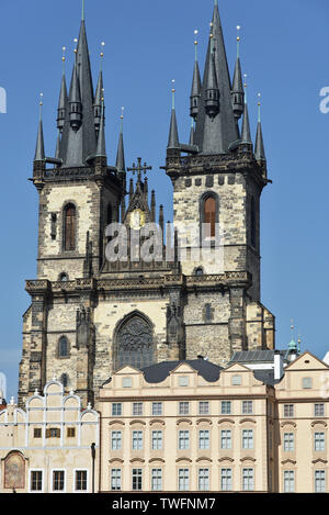 Blick auf die Kirche der Muttergottes vor dem Tyn in Prag, Tschechische Republik Stockfoto