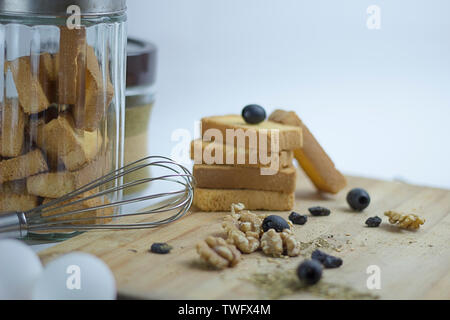 Arabische Lebensmittel und Getränke, Kaffee, schwarzen Oliven, Trockenfrüchte, Nüsse kochen Serie 12 Stockfoto