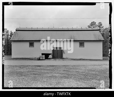 Planare Ansicht von vorne (Ost) Seite, Blick nach Westen Westen ohne Skala - Fort McClellan Munition Lagerbereich, Gebäude Nr. 4404, Second Avenue (Magazin), Anniston, Calhoun County, AL Stockfoto